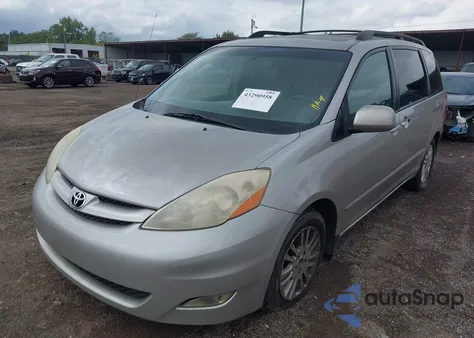 2010 Toyota Sienna Xle z USA, uszkodzony, nr VIN 5TDYK4CC1AS300736